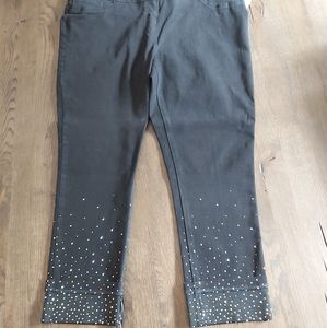 Capri ankle length denim with detailed cuffs